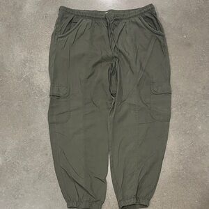 Women’s Olive Cargo Pants